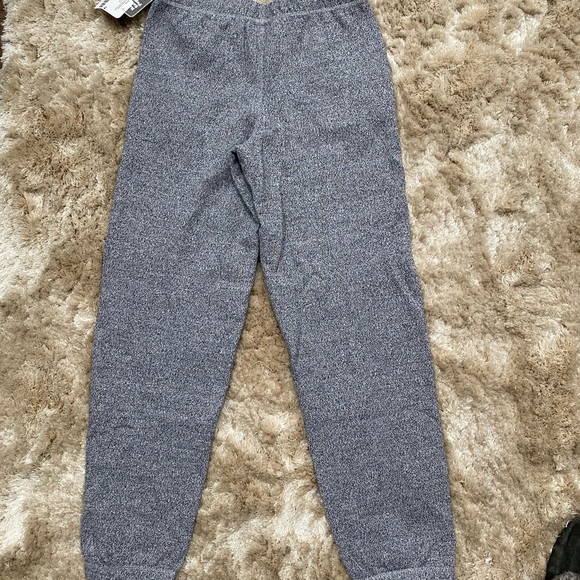 Boys jogging pants, new tags still on - Picture 2 of 3
